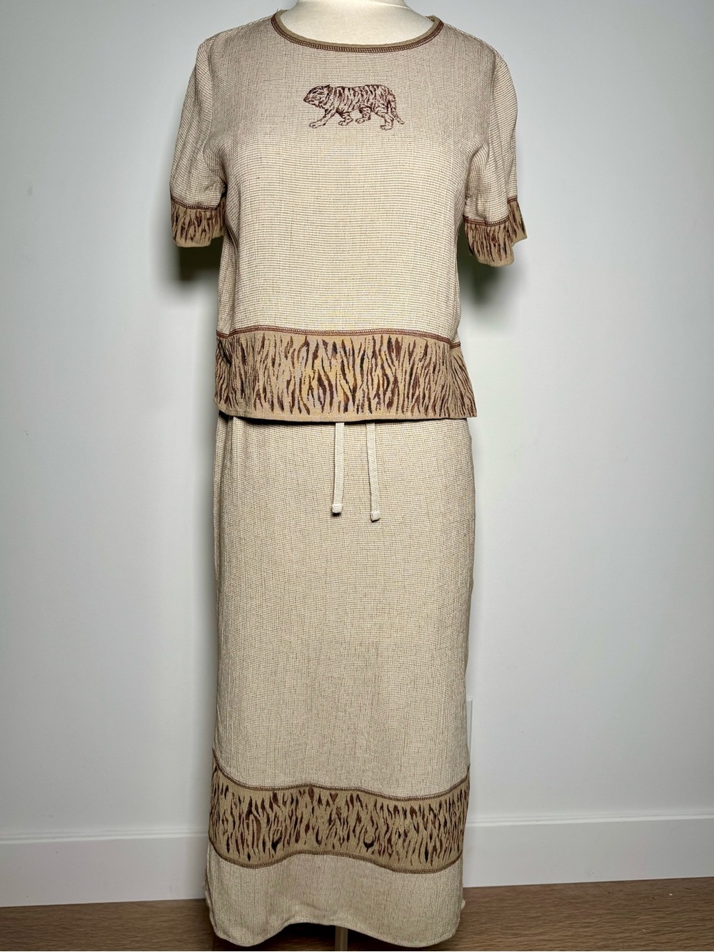 CM Shapes Tiger Embroidered 2pc Set Top & Midi Skirt Petite S Animal Print